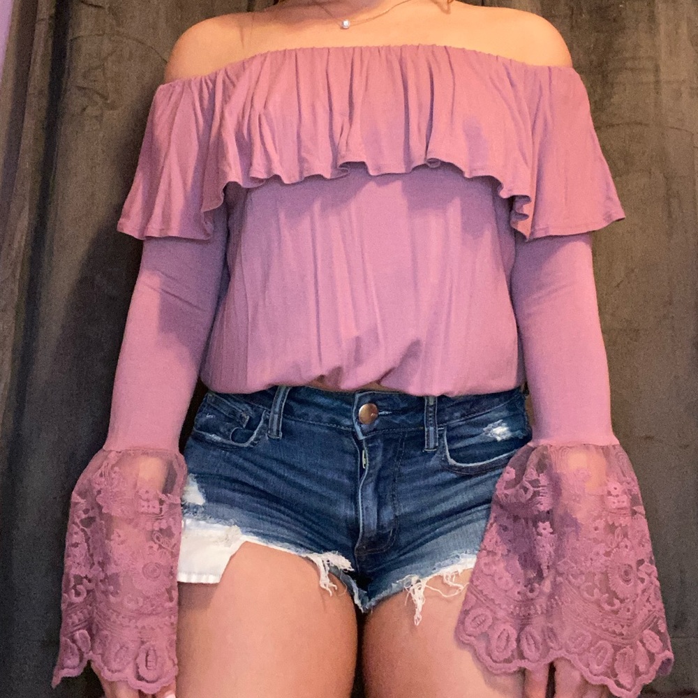 Off the shoulder top w lace detail